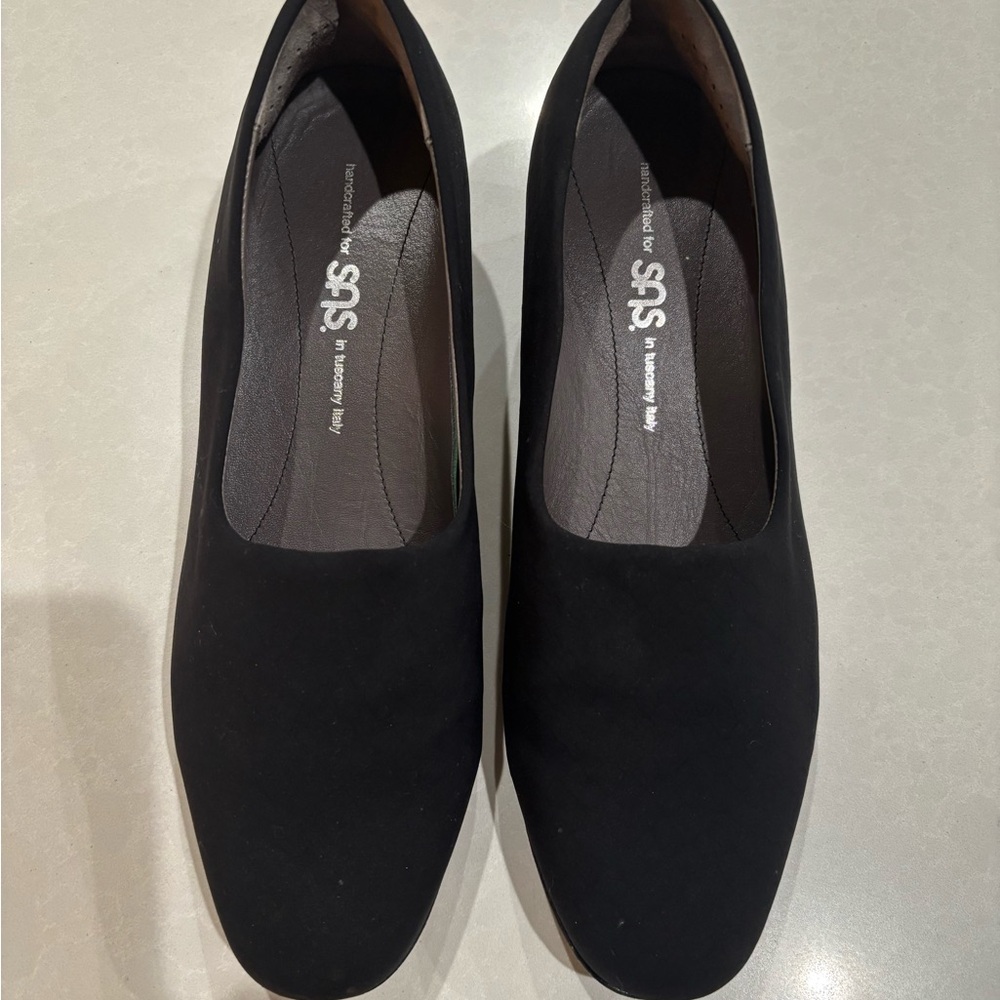 SAS Vero Cuoio Black Flats Sleek Minimalist Design